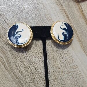 Vintage Aviva Gold Tone Swirl Teal And Cream Enamel Clip On Earrings 💫 NWT